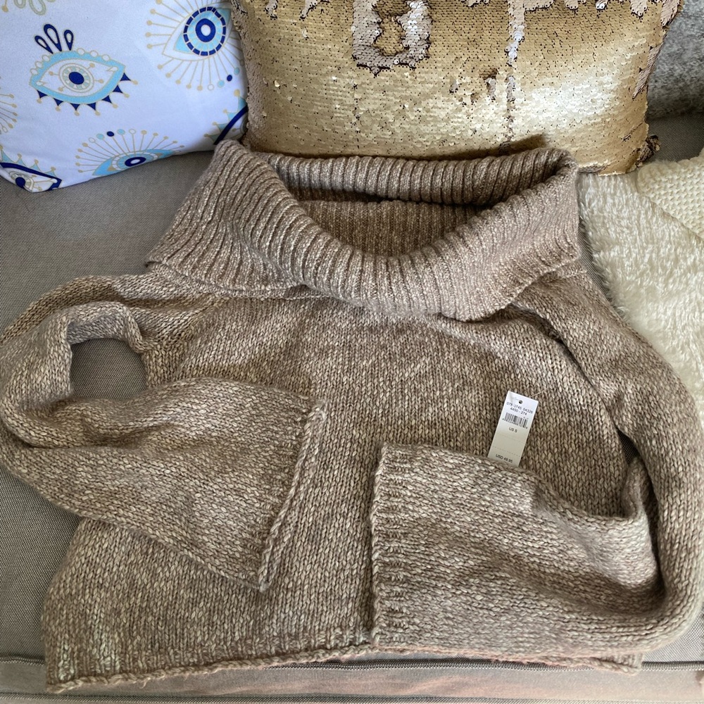 NWT Slopeside Chic! Adorable Aerie Off The Shoulder Cropped Sweater!